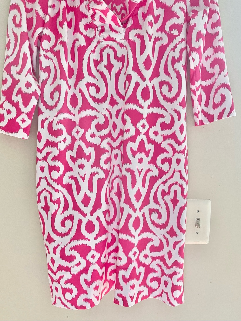 Gretchen Scott Dress Ruffle Neck Arabesque Pink Size M Stretch- LIKE NEW - Picture 4 of 9